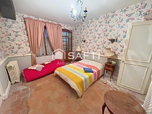 Grande propriété à rénover de 420m² habitable - Terrain de 25 335m²