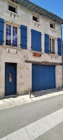 CHAMPDENIERS - Maison de bourg T5 avec garage et jardin