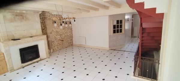 CHAMPDENIERS - Maison de bourg T5 avec garage et jardin