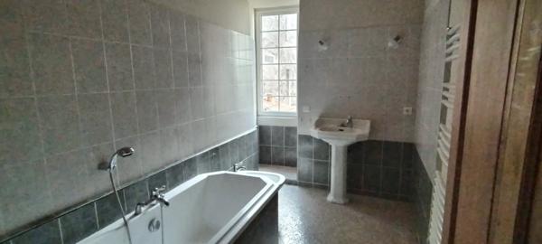 CHAMPDENIERS - Maison de bourg T5 avec garage et jardin