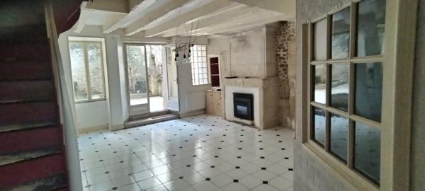 CHAMPDENIERS - Maison de bourg T5 avec garage et jardin