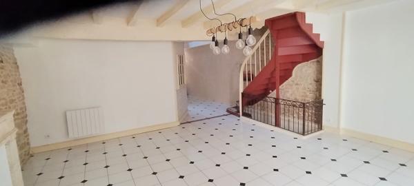 CHAMPDENIERS - Maison de bourg T5 avec garage et jardin