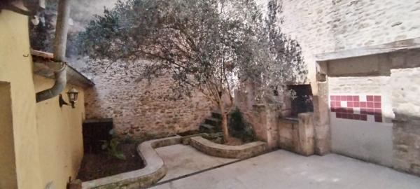 CHAMPDENIERS - Maison de bourg T5 avec garage et jardin