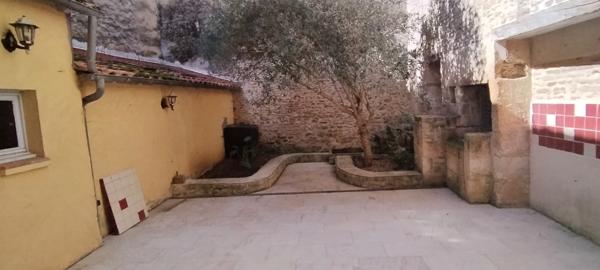 CHAMPDENIERS - Maison de bourg T5 avec garage et jardin