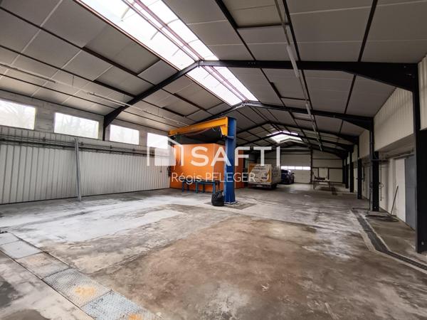 Grand Bâtiment Industriel/Artisanal avec bureaux