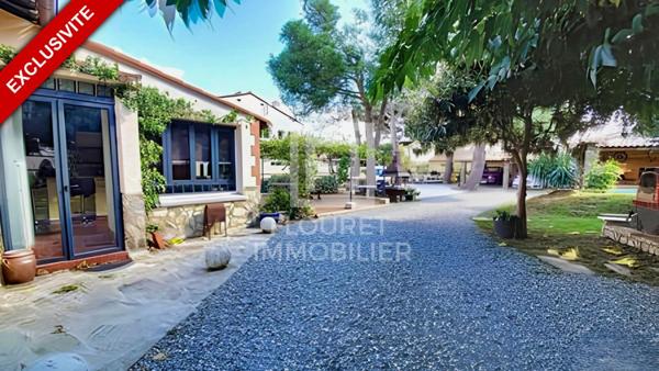 Villa de plain-pied sur 1200 m² avec piscine et 2 dépendances