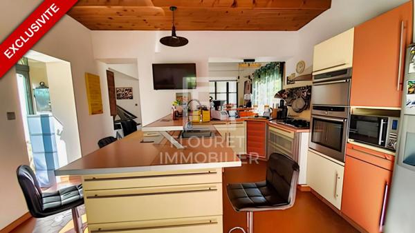 Villa de plain-pied sur 1200 m² avec piscine et 2 dépendances