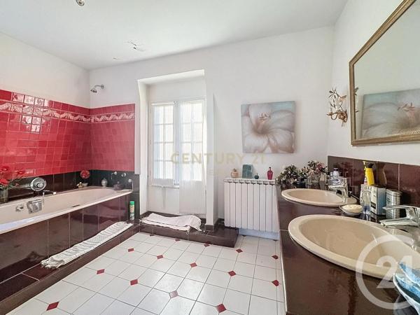 Maison à vendre  7 pièces - 163,80 m 2   NOISY LE GRAND  - 93