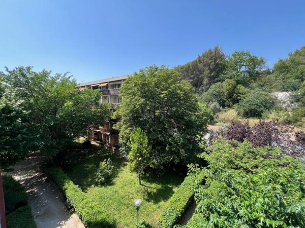 A vendre Appartement Aix En Provence sud  4 pièces 84 m²  avec 2 balcons, ascenseur au calme