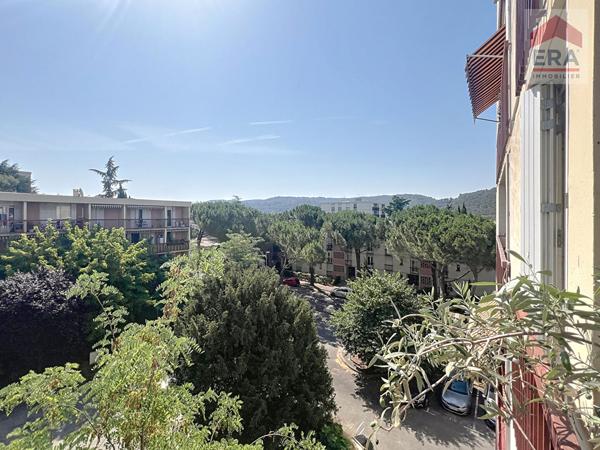 A vendre Appartement Aix En Provence sud  4 pièces 84 m²  avec 2 balcons, ascenseur au calme