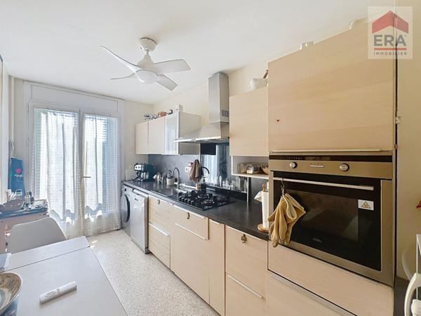 A vendre Appartement Aix En Provence sud  4 pièces 84 m²  avec 2 balcons, ascenseur au calme