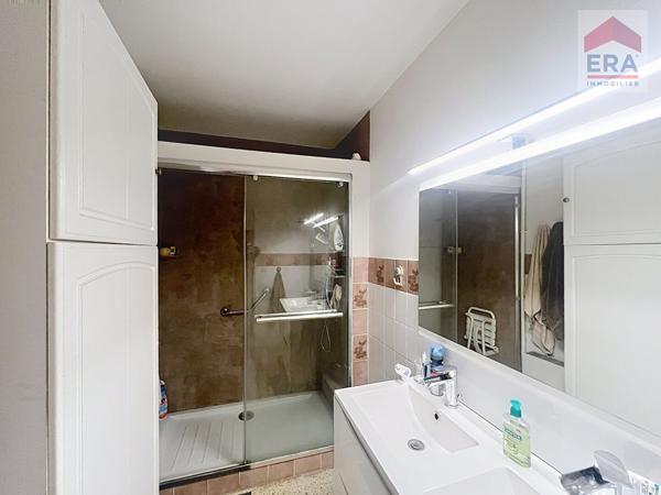 A vendre Appartement Aix En Provence sud  4 pièces 84 m²  avec 2 balcons, ascenseur au calme