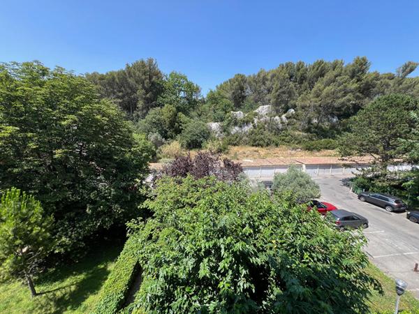 A vendre Appartement Aix En Provence sud  4 pièces 84 m²  avec 2 balcons, ascenseur au calme