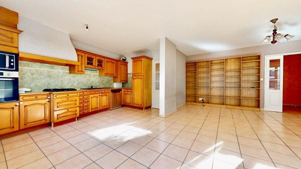 Appartement à louer    3 pièces •  Bron