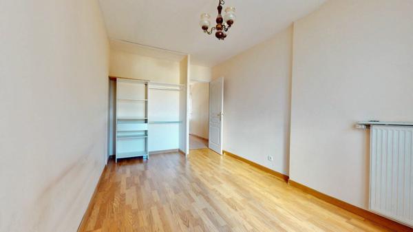 Appartement à louer    3 pièces •  Bron