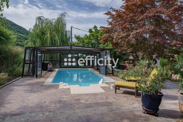 Maison
         5 pièces
        - 181 m² Bien prestige 790 000 € *