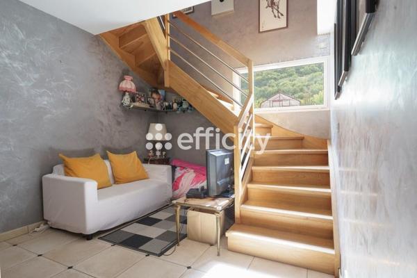 Maison
         5 pièces
        - 181 m² Bien prestige 790 000 € *