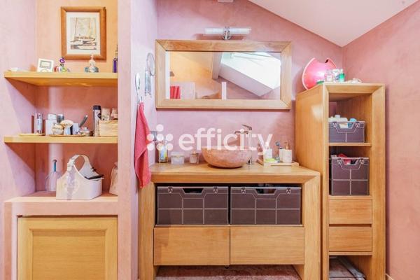 Maison
         5 pièces
        - 181 m² Bien prestige 790 000 € *