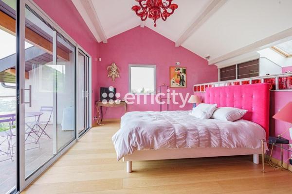 Maison
         5 pièces
        - 181 m² Bien prestige 790 000 € *