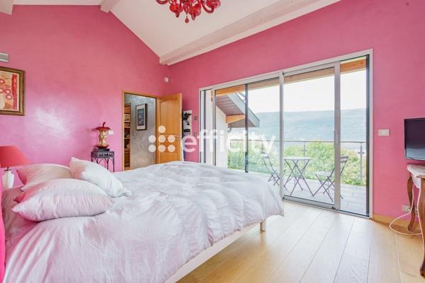 Maison
         5 pièces
        - 181 m² Bien prestige 790 000 € *