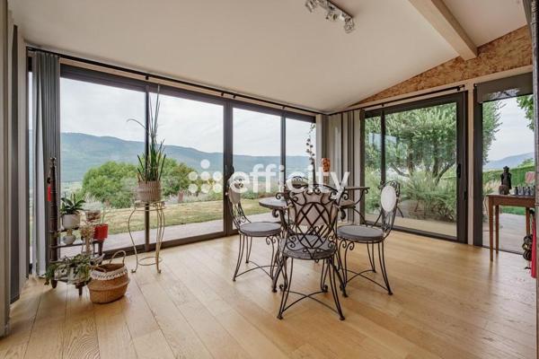 Maison
         5 pièces
        - 181 m² Bien prestige 790 000 € *
