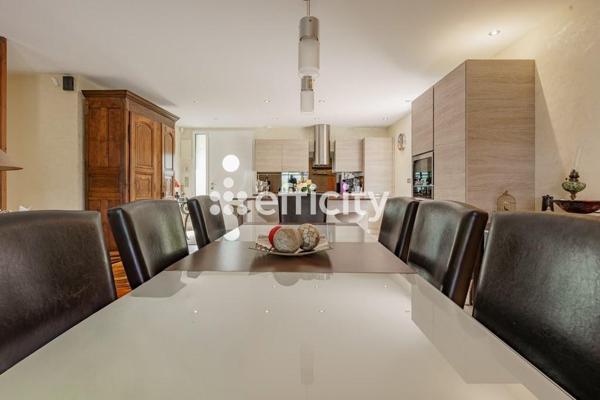 Maison
         5 pièces
        - 181 m² Bien prestige 790 000 € *