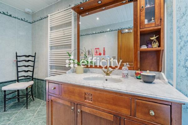 Maison
         5 pièces
        - 181 m² Bien prestige 790 000 € *