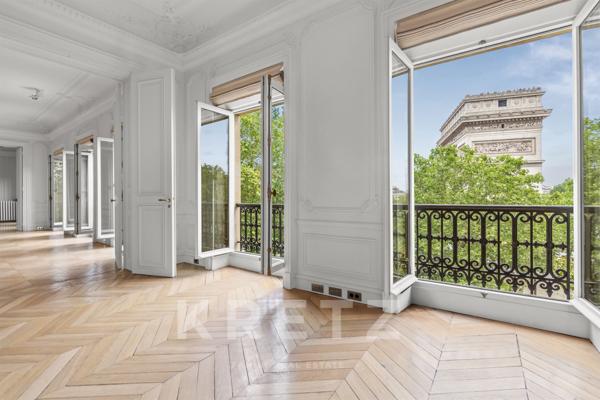 Duplex avec vue unique sur L'Arc de Triomphe
