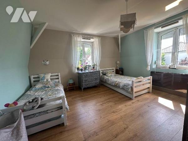 A VENDRE Maison d'architecte de 1993, à MESNIL-ESNARD (76240), sur sous-sol complet, d'une surf...