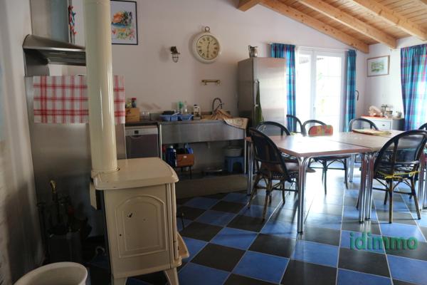 ENSEMBLE IMMOBILIER DE 245 M2 MÊLANT L'ANCIEN ET LE CONTEMPORAIN SUR UN TERRAIN CLOS ET ARBORE DE 860 M2.  La Rochelle (17000)