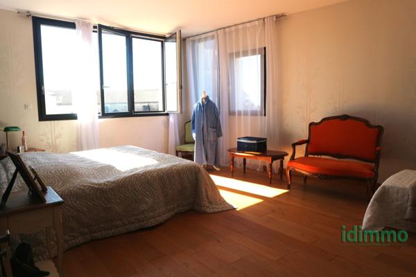 ENSEMBLE IMMOBILIER DE 245 M2 MÊLANT L'ANCIEN ET LE CONTEMPORAIN SUR UN TERRAIN CLOS ET ARBORE DE 860 M2.  La Rochelle (17000)