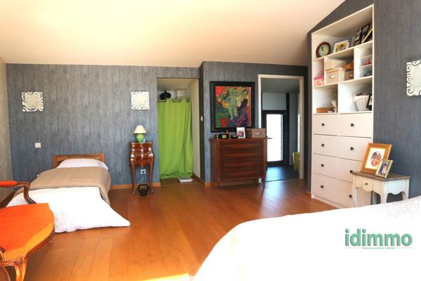 ENSEMBLE IMMOBILIER DE 245 M2 MÊLANT L'ANCIEN ET LE CONTEMPORAIN SUR UN TERRAIN CLOS ET ARBORE DE 860 M2.  La Rochelle (17000)