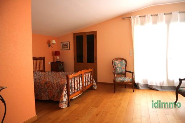 ENSEMBLE IMMOBILIER DE 245 M2 MÊLANT L'ANCIEN ET LE CONTEMPORAIN SUR UN TERRAIN CLOS ET ARBORE DE 860 M2.  La Rochelle (17000)