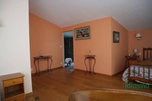 ENSEMBLE IMMOBILIER DE 245 M2 MÊLANT L'ANCIEN ET LE CONTEMPORAIN SUR UN TERRAIN CLOS ET ARBORE DE 860 M2.  La Rochelle (17000)