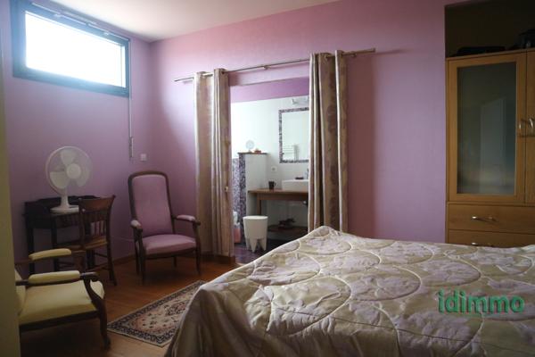 ENSEMBLE IMMOBILIER DE 245 M2 MÊLANT L'ANCIEN ET LE CONTEMPORAIN SUR UN TERRAIN CLOS ET ARBORE DE 860 M2.  La Rochelle (17000)