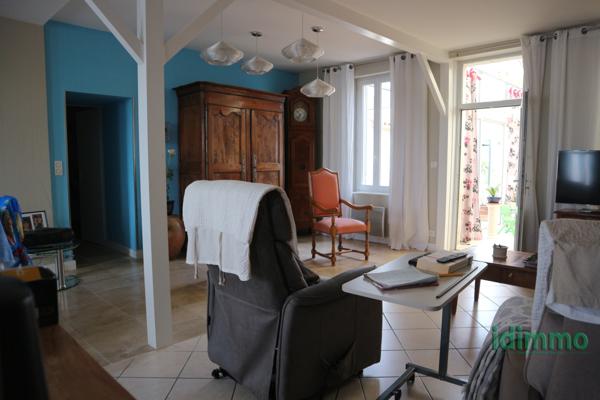 ENSEMBLE IMMOBILIER DE 245 M2 MÊLANT L'ANCIEN ET LE CONTEMPORAIN SUR UN TERRAIN CLOS ET ARBORE DE 860 M2.  La Rochelle (17000)