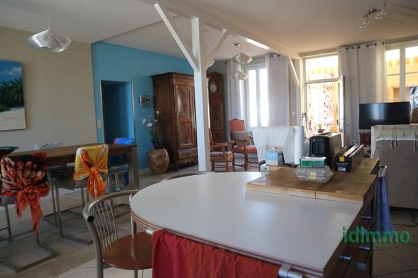 ENSEMBLE IMMOBILIER DE 245 M2 MÊLANT L'ANCIEN ET LE CONTEMPORAIN SUR UN TERRAIN CLOS ET ARBORE DE 860 M2.  La Rochelle (17000)