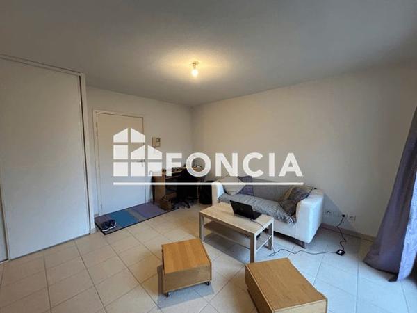 Location Appartement 2 pièces 40 m² - 340 AVENUE FELIPE DELAVOUET Grans 13450