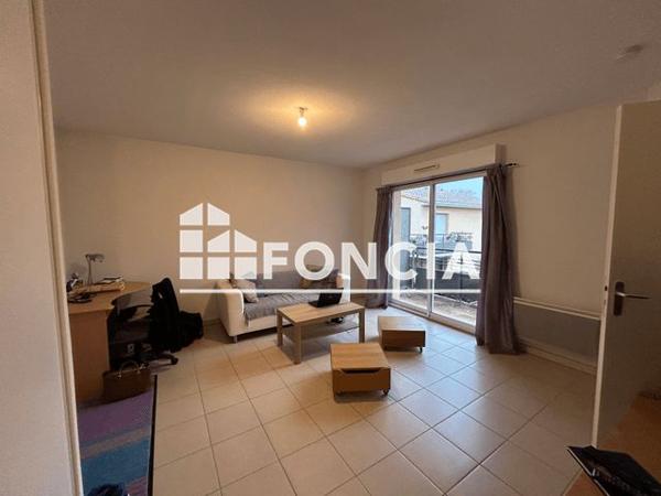 Location Appartement 2 pièces 40 m² - 340 AVENUE FELIPE DELAVOUET Grans 13450