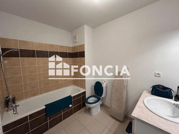 Location Appartement 2 pièces 40 m² - 340 AVENUE FELIPE DELAVOUET Grans 13450