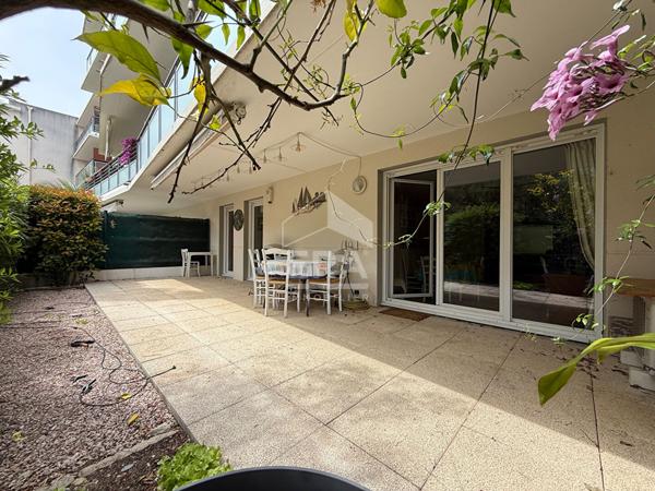 A VENDRE 13600 LA CIOTAT APPARTEMENT T3 DE 65M² EN REZ DE JARDIN AVEC TERRASSE  DEUX PLACES DE PARKING