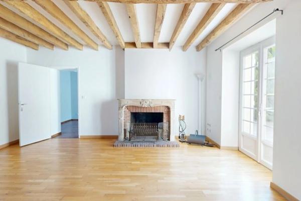 Maison de caractère avec jardin, piscine et patio au coeur d'Olivet.