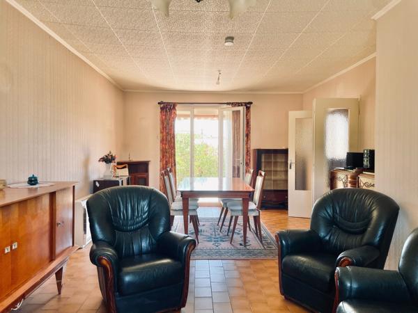 - LES GRILLONS - LAMBESC - 13410 -