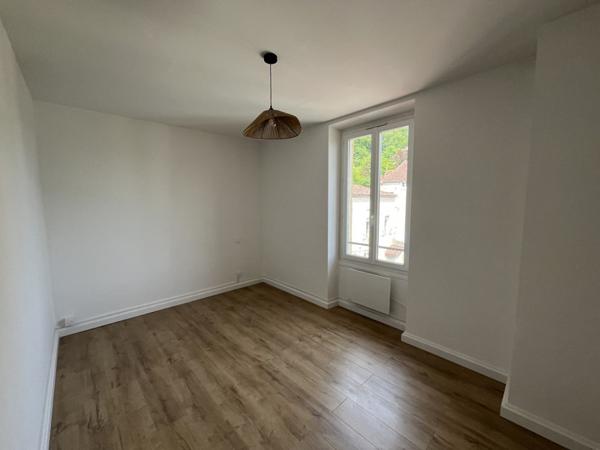 Immeuble à vendre |  Albas |  140 m²