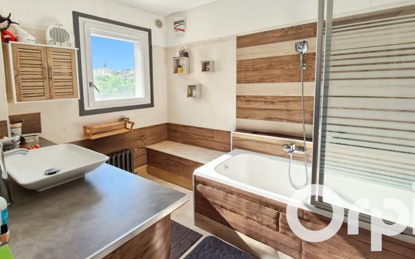 Maison à vendre    5 pièces •  Pont-Saint-Esprit