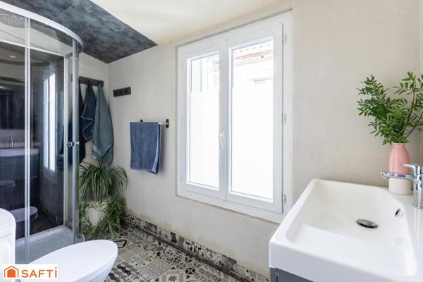 Batisse avec appartement et local commercial