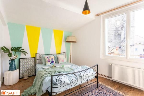 Batisse avec appartement et local commercial