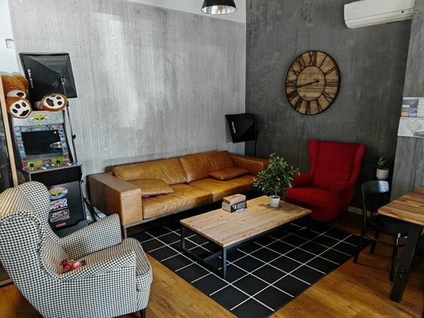 À LOUER – LOCAL D’ACTIVITÉ MIXTE BUREAUX / ATELIER – PÉROLS AÉROPORT