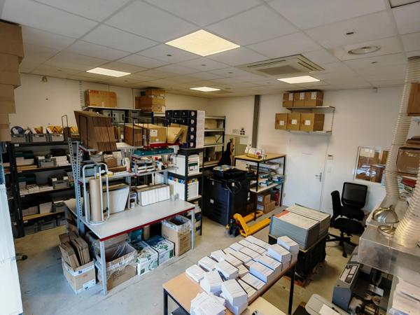 À LOUER – LOCAL D’ACTIVITÉ MIXTE BUREAUX / ATELIER – PÉROLS AÉROPORT