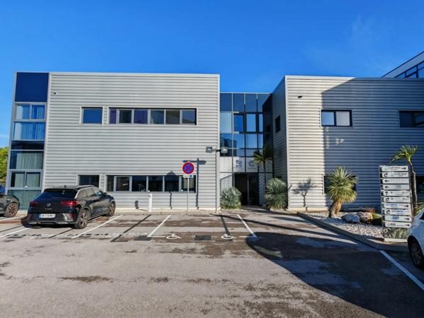 À LOUER – LOCAL D’ACTIVITÉ MIXTE BUREAUX / ATELIER – PÉROLS AÉROPORT